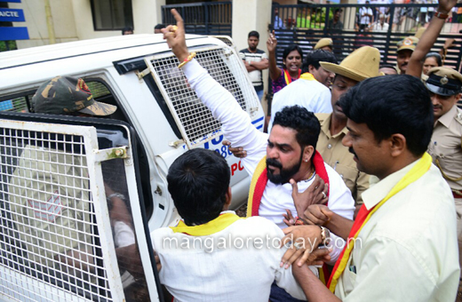 Karnataka Rakshana Vedike protest